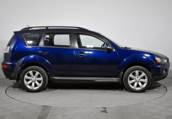 Подержанный автомобиль Mitsubishi Outlander 2011 года (4 фото)