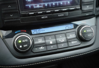 Подержанный автомобиль Toyota RAV4 2018 года (28 фото)