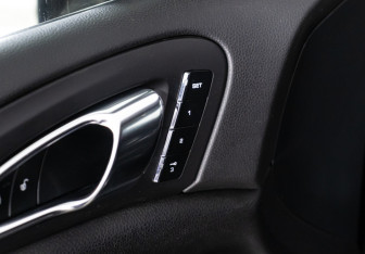 Подержанный автомобиль Porsche Cayenne 2013 года (19 фото)