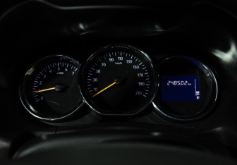 Подержанный автомобиль Renault Duster 2015 года (12 фото)