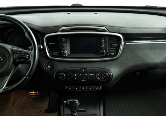 Подержанный автомобиль Kia Sorento 2016 года (14 фото)