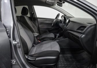 Подержанный автомобиль Hyundai Solaris Sedan 2020 года (21 фото)