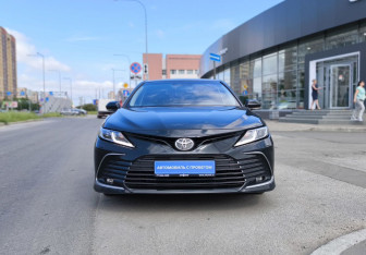 Подержанный автомобиль Toyota Camry Sedan 2021 года (2 фото)
