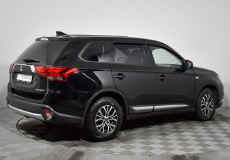 Подержанный автомобиль Mitsubishi Outlander 2018 года (5 фото)