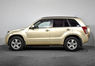 Подержанный автомобиль Suzuki Grand Vitara 2007 года (8 фото)