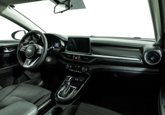 Подержанный автомобиль Kia Cerato Sedan 2019 года (9 фото)