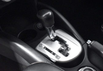 Подержанный автомобиль Peugeot 4007 2008 года (11 фото)