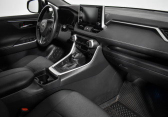 Подержанный автомобиль Toyota RAV4 2019 года (13 фото)