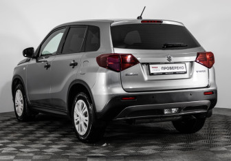 Подержанный автомобиль Suzuki Vitara 2019 года (7 фото)