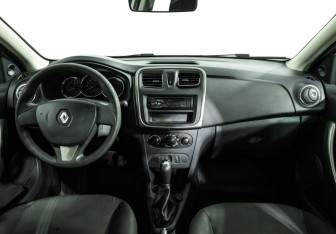 Подержанный автомобиль Renault Logan Sedan 2016 года (13 фото)