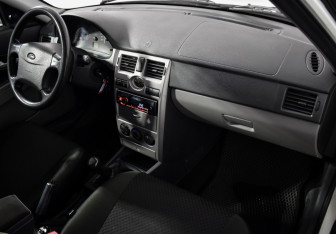 Подержанный автомобиль LADA (ВАЗ) Priora Hatchback 2011 года (12 фото)