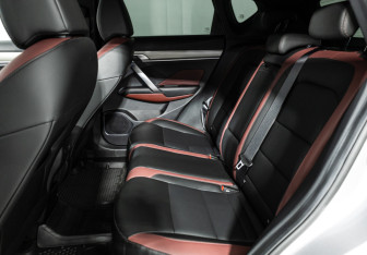 Подержанный автомобиль Geely Coolray 2023 года (10 фото)