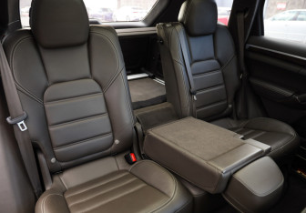 Подержанный автомобиль Porsche Cayenne 2015 года (33 фото)