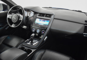 Подержанный автомобиль Jaguar E-Pace 2019 года (10 фото)