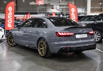Подержанный автомобиль Audi A4 Sedan 2020 года (17 фото)