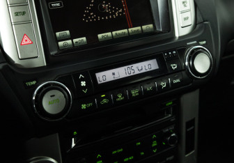 Подержанный автомобиль Toyota Land Cruiser Prado 2010 года (18 фото)