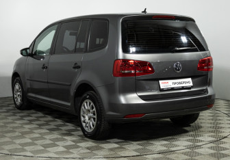 Подержанный автомобиль Volkswagen Touran 2010 года (7 фото)