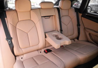 Подержанный автомобиль Porsche Macan 2020 года (34 фото)