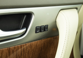 Подержанный автомобиль Infiniti QX70 2016 года (17 фото)