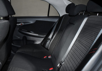 Подержанный автомобиль Toyota Corolla Sedan 2012 года (12 фото)