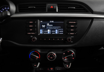 Подержанный автомобиль Kia Rio Hatchback 2018 года (17 фото)