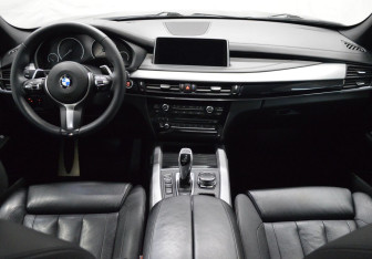 Подержанный автомобиль BMW X5 2015 года (14 фото)