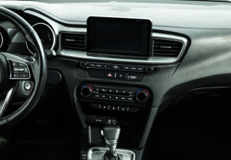 Подержанный автомобиль Kia Ceed Hatchback 2018 года (14 фото)