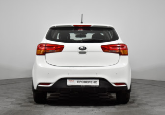 Подержанный автомобиль Kia Rio Hatchback 2016 года (6 фото)