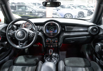 Подержанный автомобиль MINI Hatch 2019 года (14 фото)