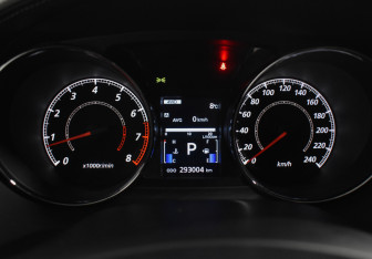 Подержанный автомобиль Citroen C-Crosser 2010 года (21 фото)