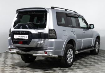 Подержанный автомобиль Mitsubishi Pajero 2015 года (5 фото)