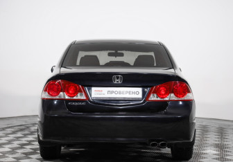 Подержанный автомобиль Honda Civic Sedan 2008 года (6 фото)