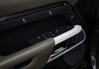 Подержанный автомобиль Land Rover Defender Suv 2021 года (15 фото)