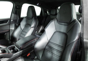 Подержанный автомобиль Porsche Cayenne 2021 года (25 фото)