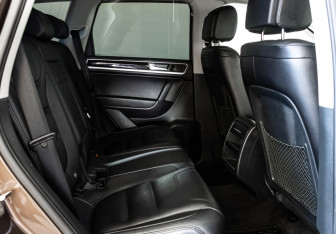 Подержанный автомобиль Volkswagen Touareg 2012 года (23 фото)