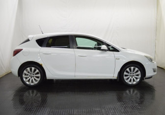Подержанный автомобиль Opel Astra Hatchback 2011 года (4 фото)