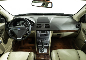 Подержанный автомобиль Volvo XC90 2012 года (13 фото)
