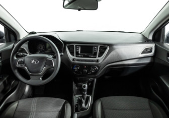 Подержанный автомобиль Hyundai Solaris Sedan 2021 года (13 фото)