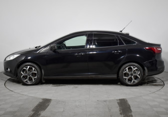 Подержанный автомобиль Ford Focus Sedan 2012 года (8 фото)