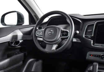 Подержанный автомобиль Volvo XC90 2019 года (15 фото)