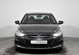 Подержанный автомобиль Hyundai Solaris Sedan 2011 года (2 фото)