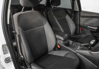 Подержанный автомобиль Ford Focus Sedan 2013 года (19 фото)