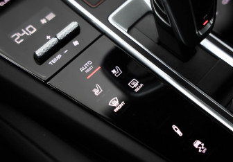 Подержанный автомобиль Porsche Cayenne 2020 года (14 фото)