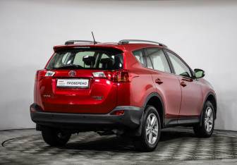 Подержанный автомобиль Toyota RAV4 2014 года (5 фото)