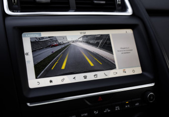 Подержанный автомобиль Jaguar E-Pace 2019 года (18 фото)