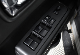 Подержанный автомобиль Nissan X-Trail 2007 года (10 фото)