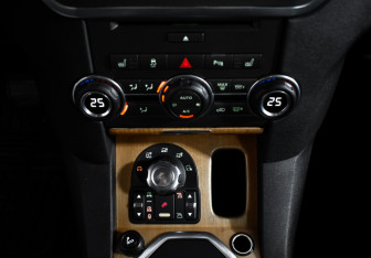 Подержанный автомобиль Land Rover Discovery 2012 года (21 фото)