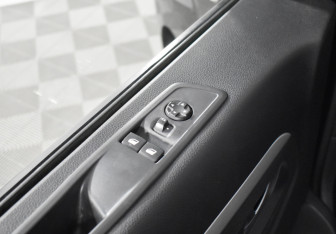 Подержанный автомобиль Peugeot Traveller 2020 года (10 фото)