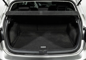 Подержанный автомобиль Volkswagen Golf Hatchback 2014 года (17 фото)