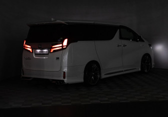 Подержанный автомобиль Toyota Alphard 2020 года (39 фото)